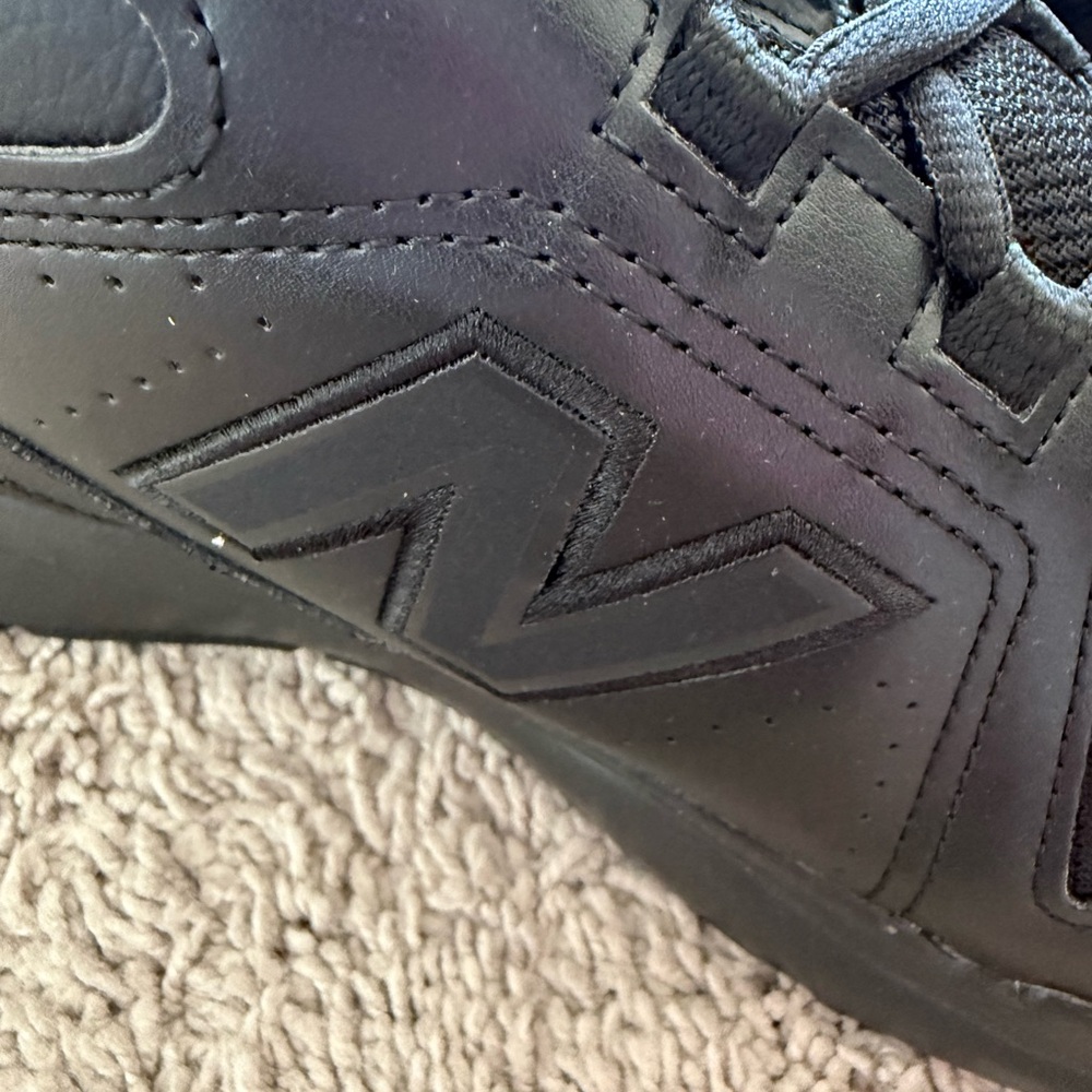NIB Men’s New Balance Slip Resistant Black Shoes Size 11 - Picture 2 of 5